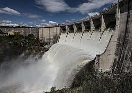 The Melonares reservoir in the Sierra Norte of Seville is releasing water after the heavy rains of recent weeks.