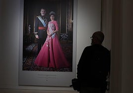 A total of 23 large-format photos, almost four metres high in some cases, portray the main milestones of his reign