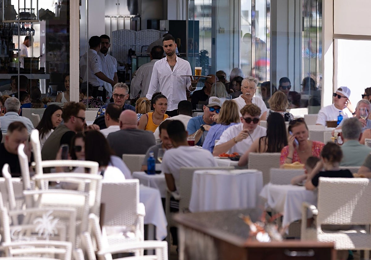Photo of a beach bar full of customers in Malaga.