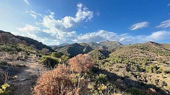 Injured hikers rescued by helicopter after spending night lost on Costa del Sol mountain