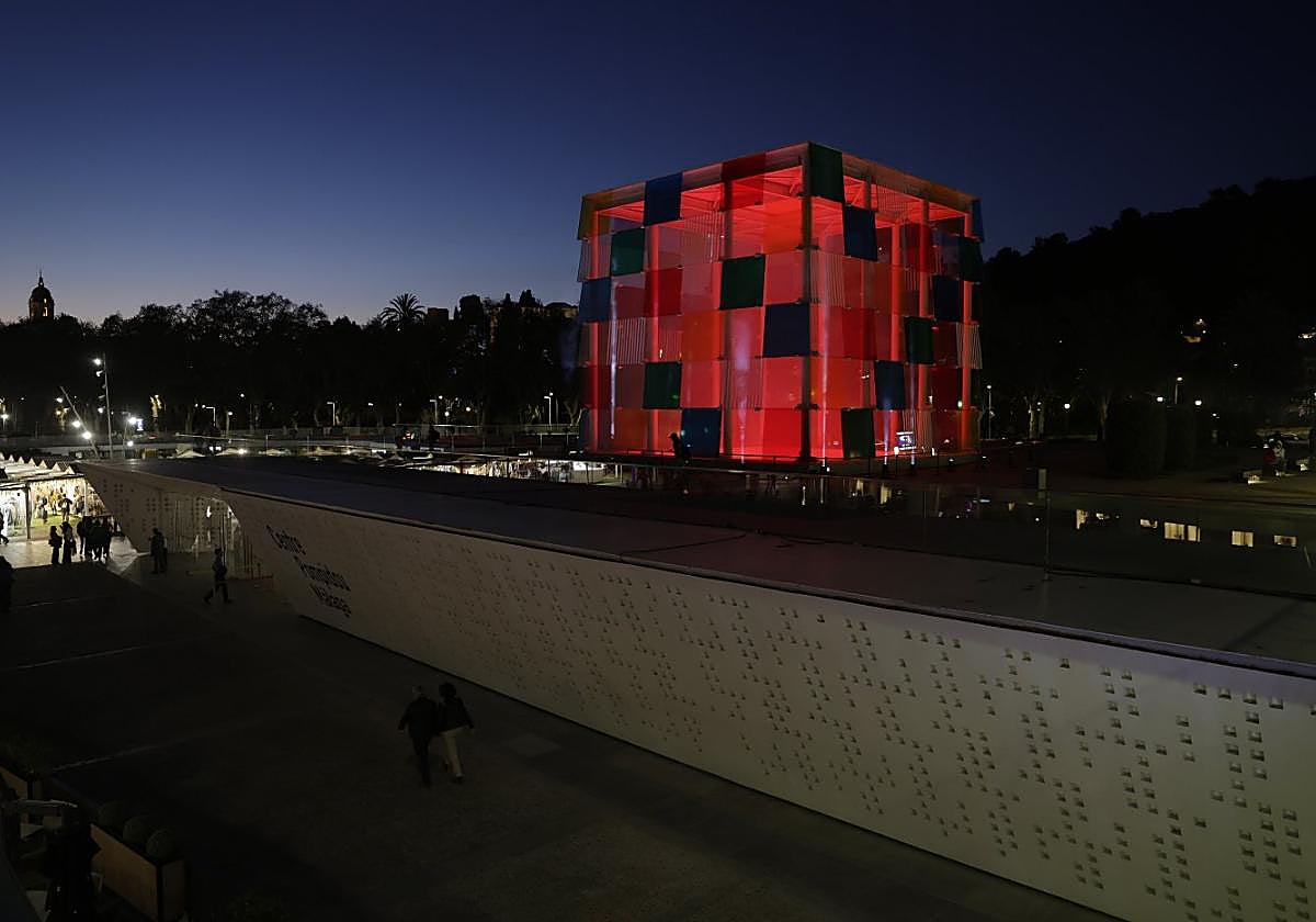 Malaga's Pompidou Centre now has new spotlights, integrating the iconic Cube into the city's skyline.