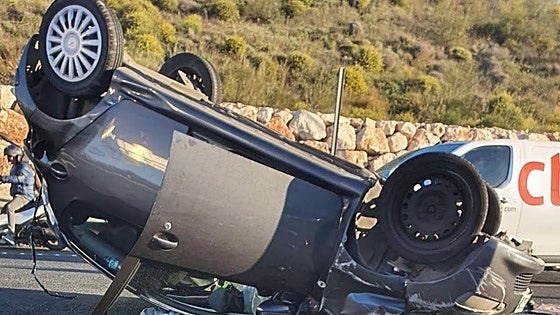Police locate lorry driver who allegedly forced car off A-7 motorway and caused it to roll at least five times on Costa del Sol