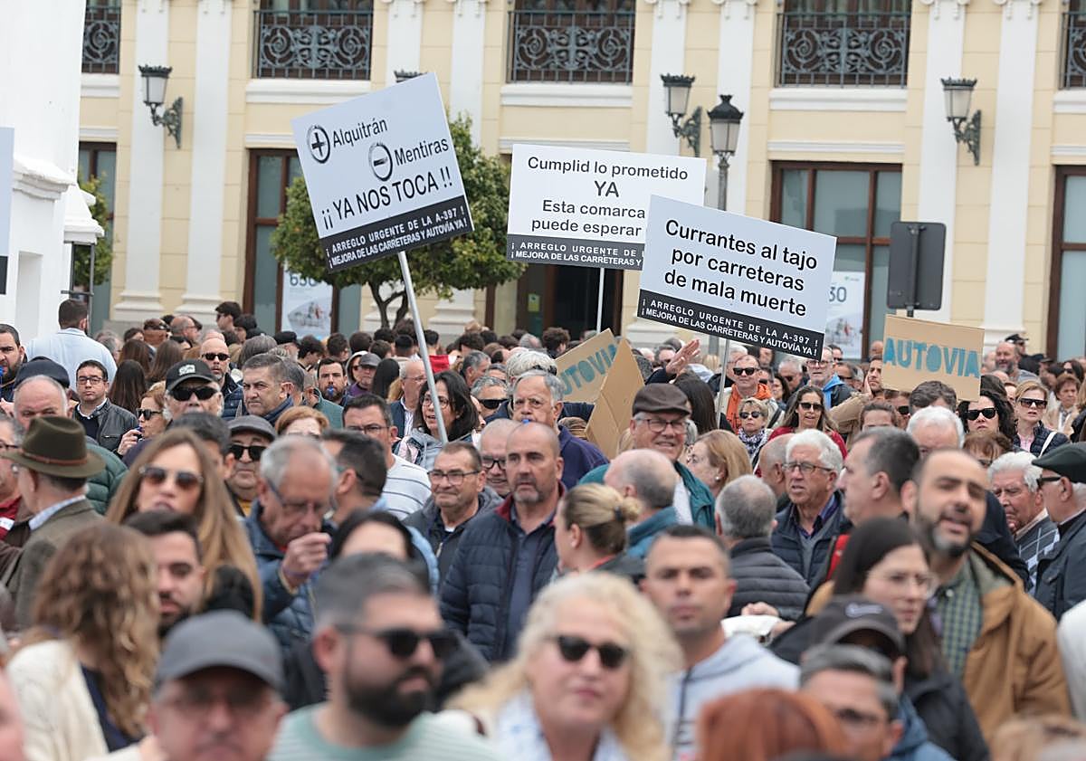 Imagen principal - Big public demonstration demands better transport links for 'forgotten' Ronda towns and villages