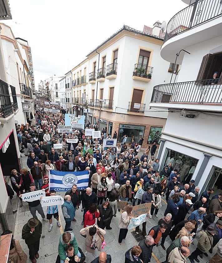Imagen secundaria 2 - Big public demonstration demands better transport links for 'forgotten' Ronda towns and villages