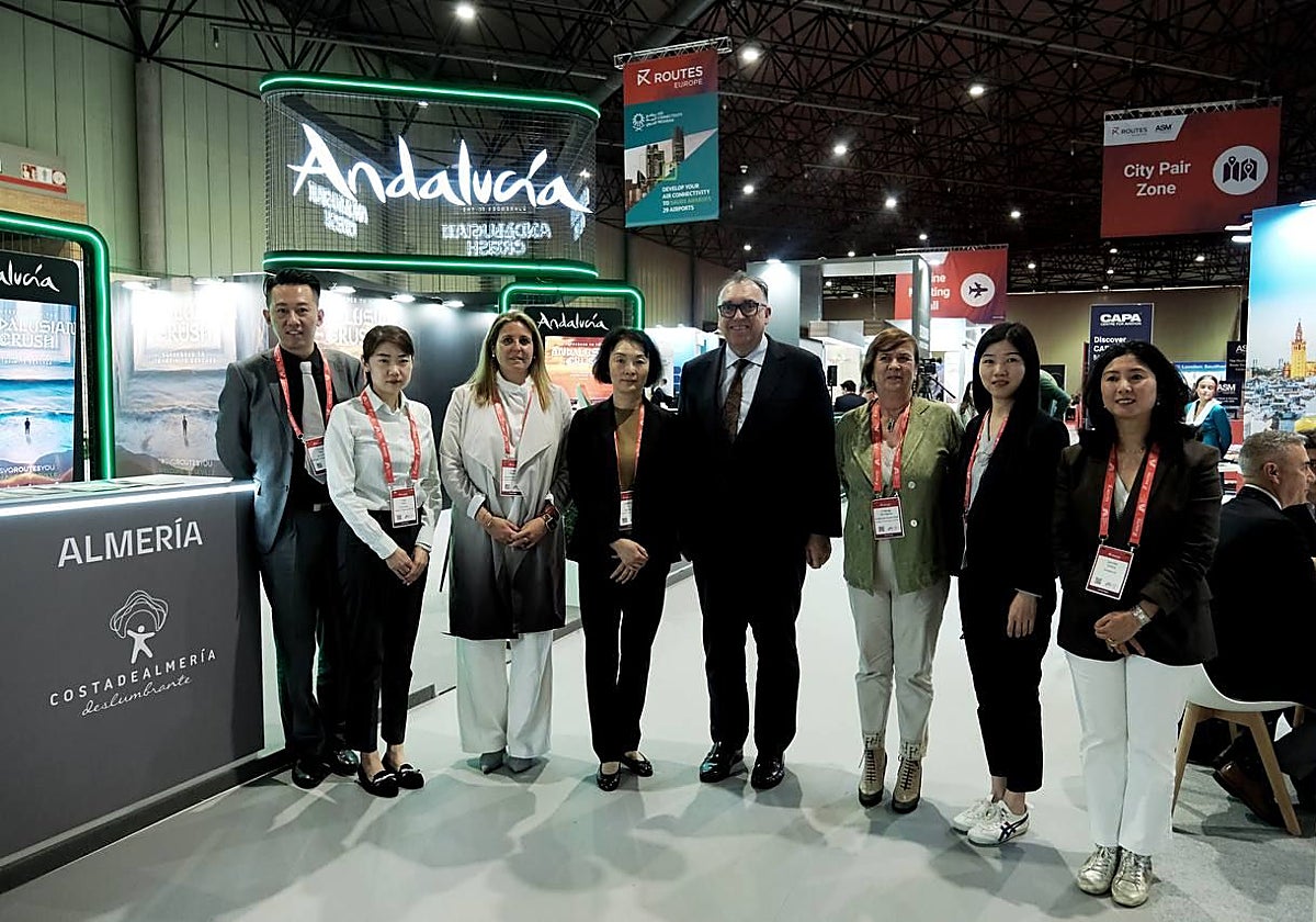 The regional minister of tourism with the Air China delegation after the meeting.