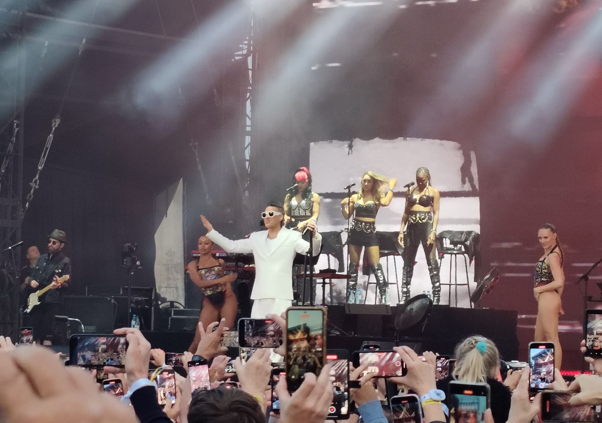 Robbie Williams&#039; exclusive concert in Malaga port, in pictures