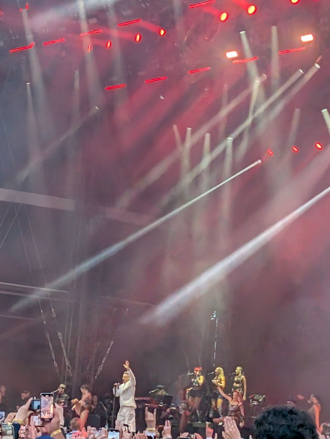 Robbie Williams' exclusive concert in Malaga port, in pictures