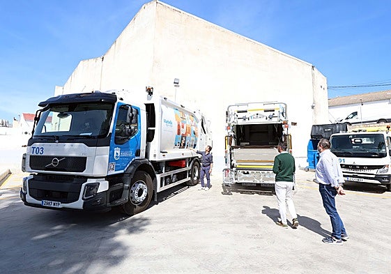 Councillor of Limpieza, Diego López, at the presentation of the vehicles.