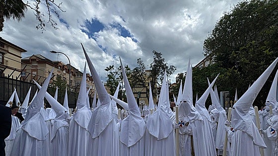 What will the weather be like in Malaga and along the Costa del Sol for the remainder of Easter?
