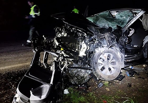 The state of the vehicle after the crash in Jimera de Líbar in the early hours of Sunday morning.