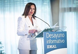 Regional minister for public works, Rocío Díaz, during her speech at the breakfast briefing organised by SUR's sister newspaper Ideal.