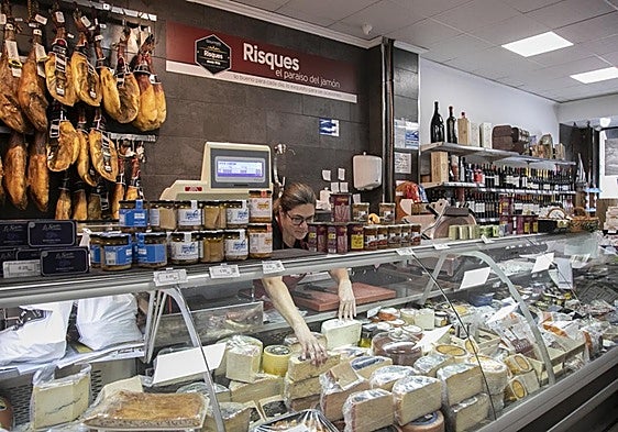 UK bans entry of meat and dairy produce to prevent spread of foot-and-mouth disease.