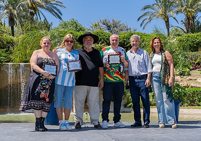 Winners of the awards with mayor José Mª García Urbano.