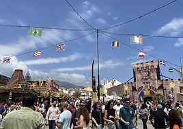 Crowds reaching up to a million enjoy the casetas all weekend.