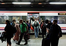 Passengers boarding a Cercanías train in Malaga.