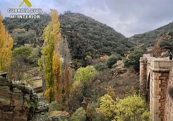 Woman falls to her death while hiking in Toledo