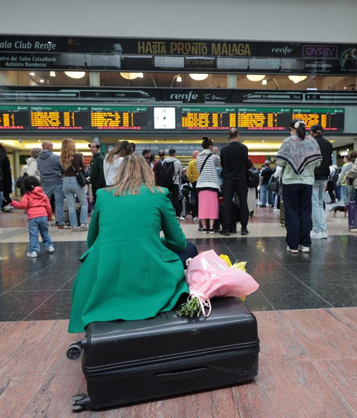 Imagen secundaria 2 - High-speed trains hit by major delays as cable thefts &#039;sabotage&#039; services between Madrid and south of Spain