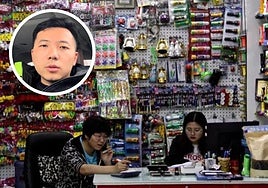 A Chinese man living in Spain explains who is to blame for the closure of so many bazaars.