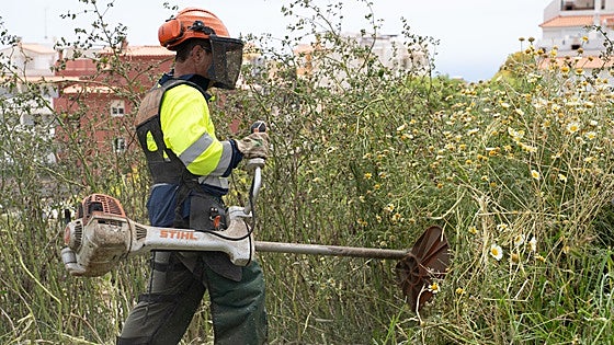 Clearing of streams and municipal plots under way in Benalmádena in bid to prevent summer wildfires