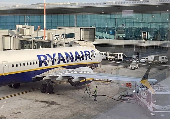 Archive image of a Ryanair airline plane.