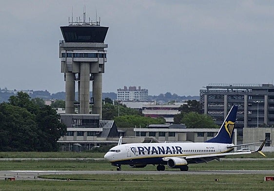 Court orders Ryanair to refund passenger's hand luggage charge on five flights