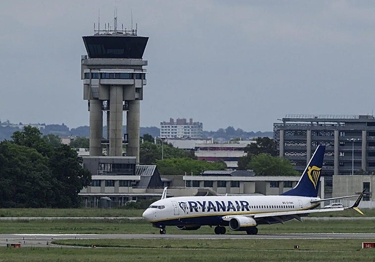 Court orders Ryanair to refund passenger's hand luggage charge on five flights