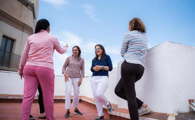 Andrea, in the foreground, together with the Caritas project leaders, on the roof of the building.