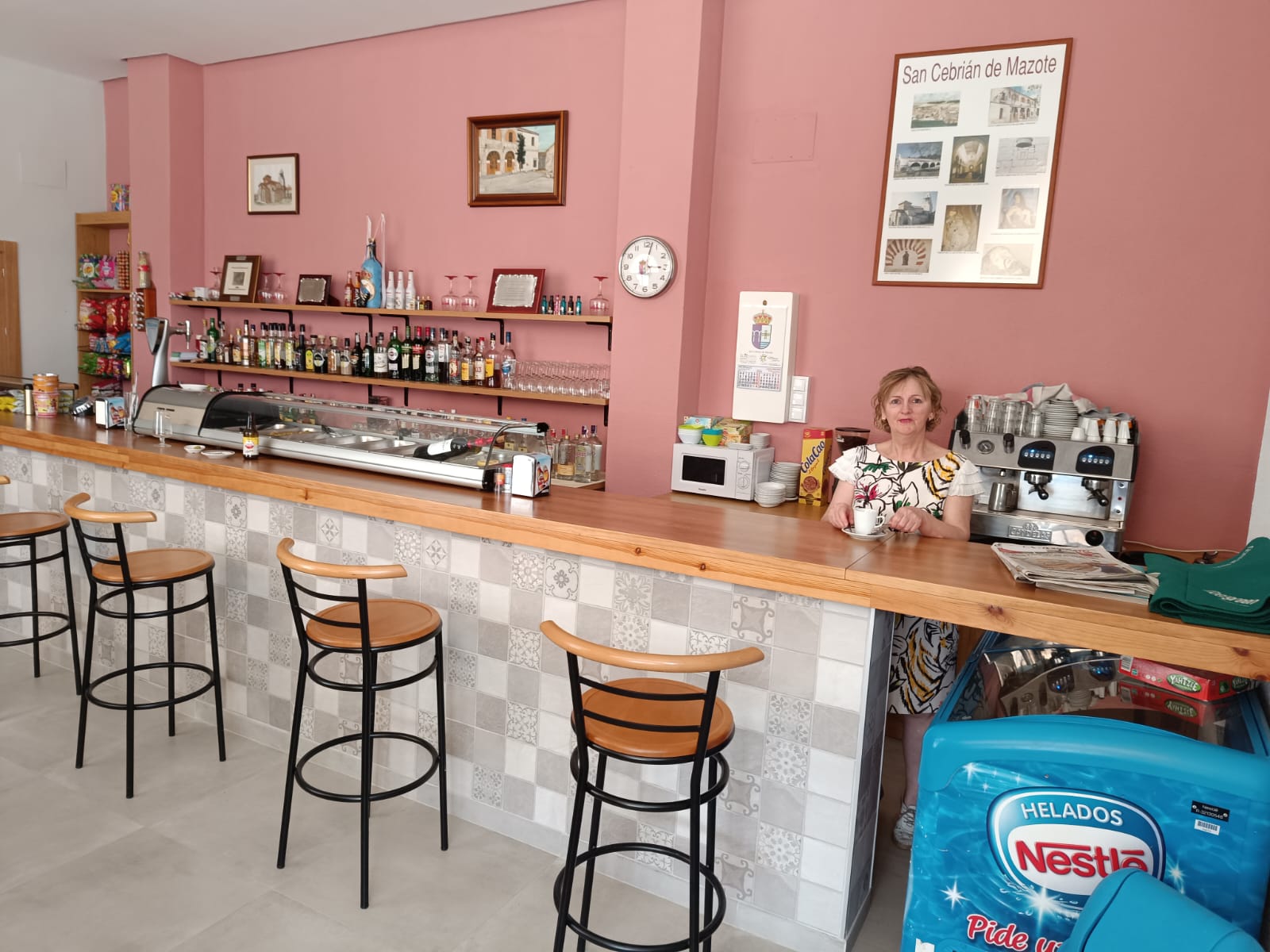 Yolanda, in her bar in San Cebrián