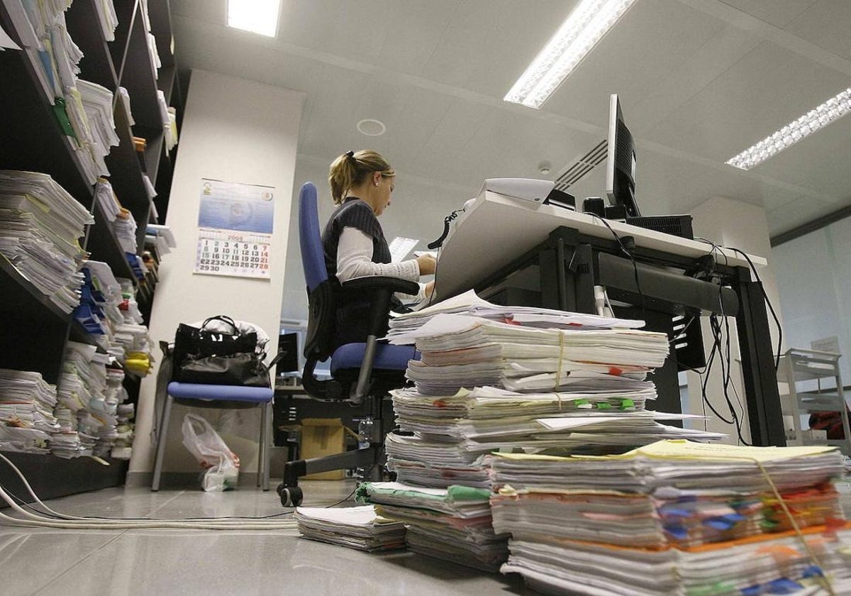 Massive backlog in Malaga province courts with over 140,000 unresolved cases and nearly 100,000 unenforced sentences