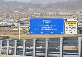 Road signs of the future North access to the airport from the Hiperronda.