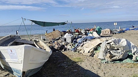 Costa del Sol town cleans up beaches ahead of summer season