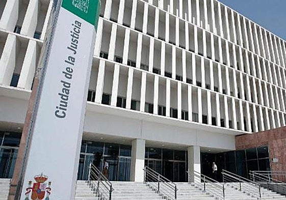 Man arrested in Malaga for whipping his toddler with telephone cord