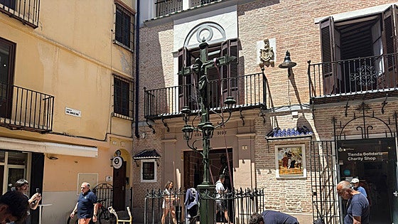 Cross returns to Malaga's Plaza San Juan de Dios after vandal damage