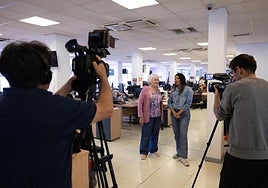 Liz Parry with Canal Málaga’s Raissa Modesto at SUR.