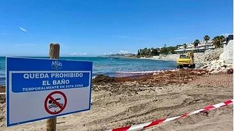 Burst sewage pipe forces flying of red flag and closure of popular Mijas Costa beach