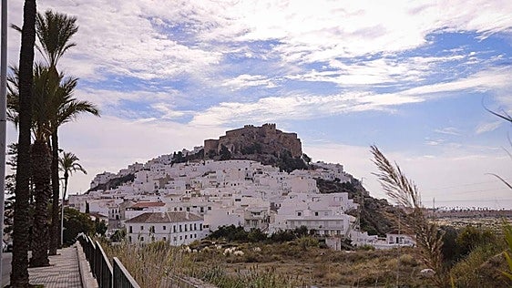 Enjoy spectacular sunsets and local gastronomy at a Costa Tropical castle in June