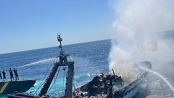 Crew rescued after Fuengirola fishing boat catches fire near Calaburras lighthouse