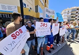 Emergency workers from Las Lagunas during the protest.