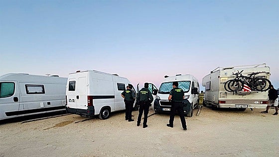 More than 90 vehicles evicted from illegal campsites in Tarifa