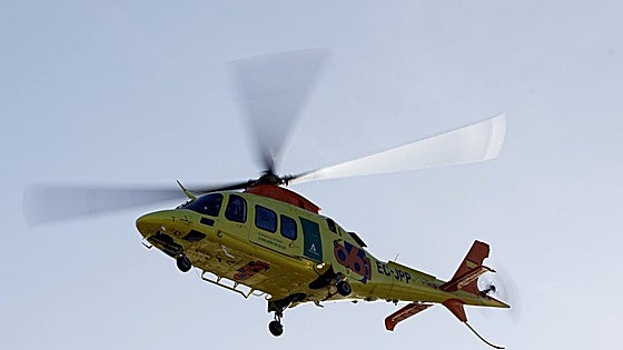 One person airlifted to hospital after golf buggy plunges into river on Costa del Sol course