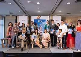 Participants in the presentation of SIX, together with the magazine's team and institutional representatives.