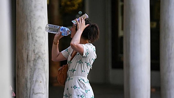 Aemet raises alert level to amber for extreme heat and temperatures of up to 40C in south of Spain