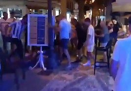 A group of people restrain the alleged aggressor in Plaza Cavana in Nerja.