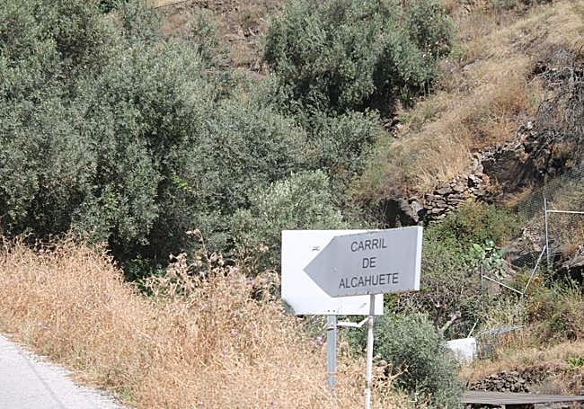 Detour along the Alcahuete road.