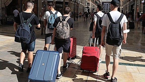 Junta puts campaign to counter 'tourism phobia' in Andalucía's main holiday destinations out to tender