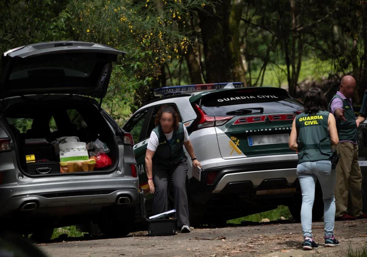 The Guardia Civil on-site where the burnt vehicle with the two bodies inside was found.