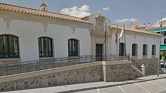 Arsonist sets fire to farmhouse in Antequera while the tenants were asleep inside