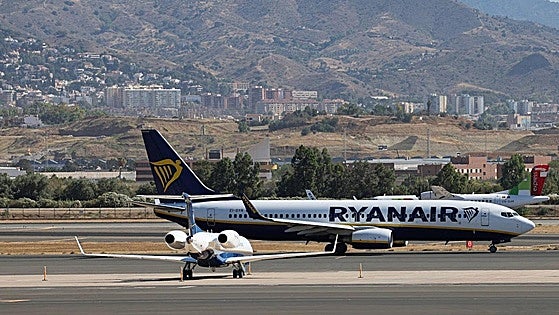 Ryanair flight from Malaga to London diverts and makes emergency landing in Madrid due to fire warning
