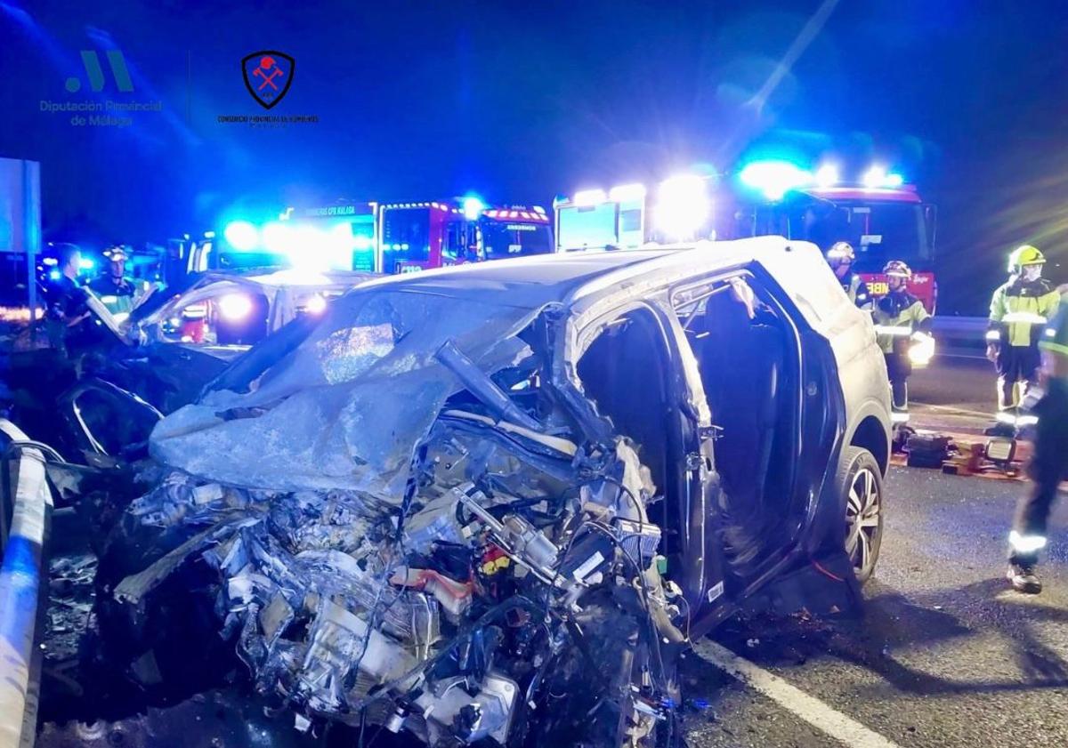 Imagen principal - Four dead in fireball crash after police chase on Costa del Sol motorway following pharmacy robbery