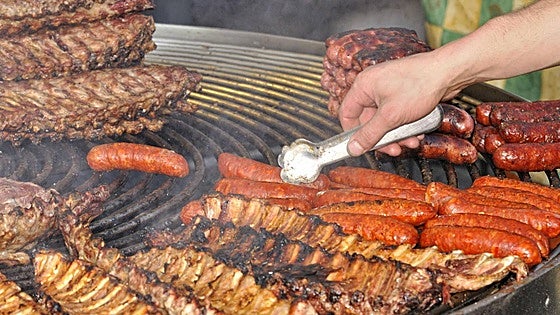 Can you barbecue food on your apartment balcony or terrace in Spain? This is what the law says...